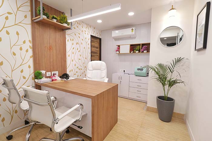 Best hair transplant surgeon in delhi